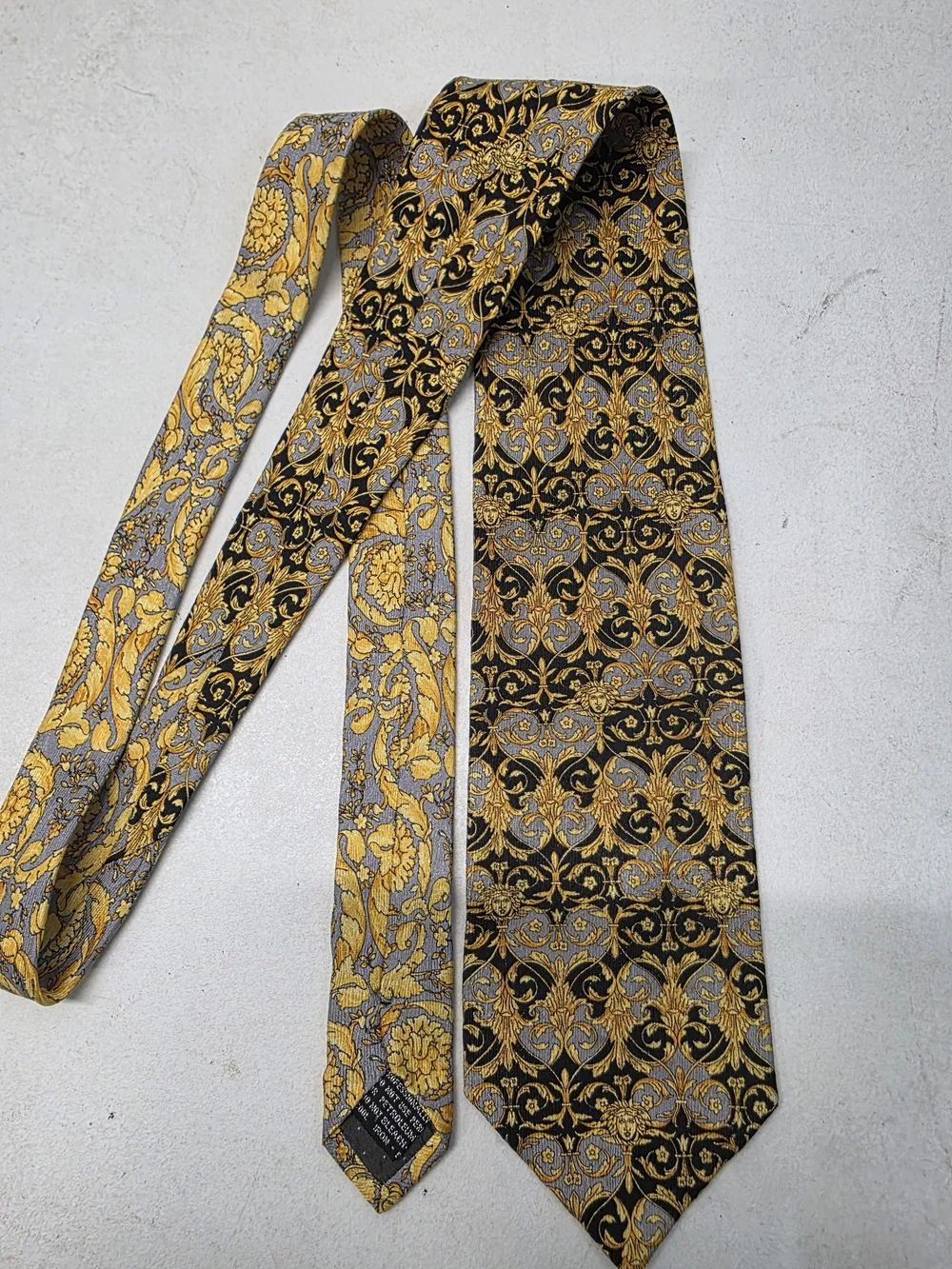 Vintage Gianni Versace 100% Silk Tie Medusa Baroque Black Gold Gray Italy